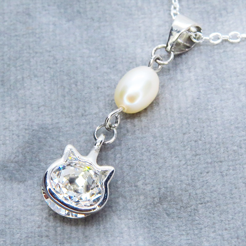シルバー925 かわいい猫フレームのスワロフスキー(9色選択)と淡水パールの大人可愛いネックレス