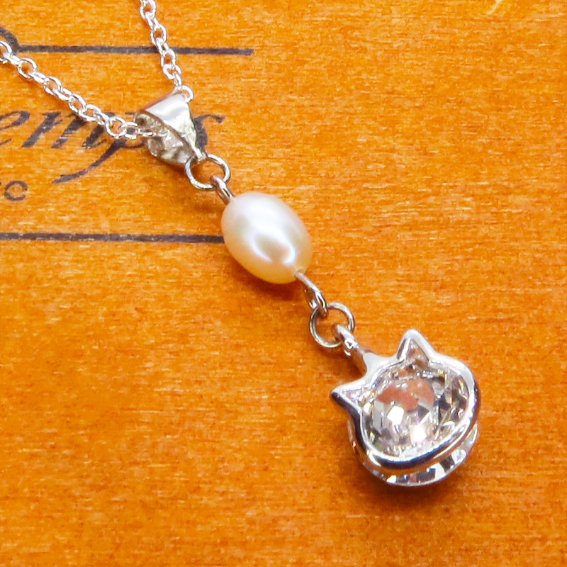 シルバー925 かわいい猫フレームのスワロフスキー(9色選択)と淡水パールの大人可愛いネックレス