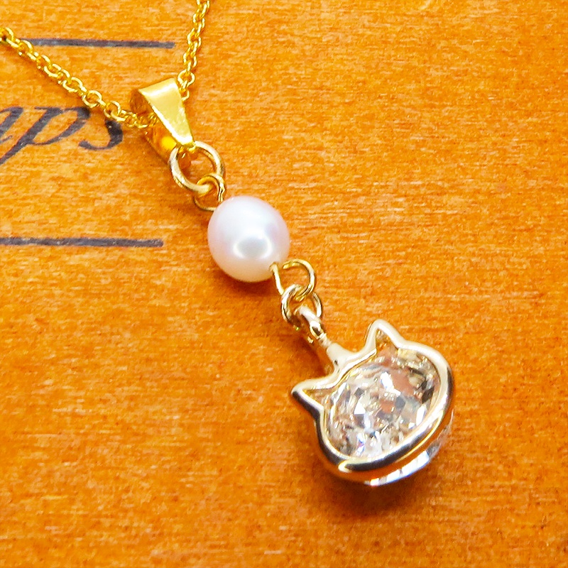 18Kゴールドプレート シルバー925 かわいい猫フレームのスワロフスキー(9色選択)と淡水パールの大人可愛いネックレス