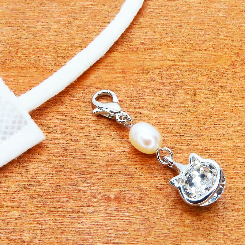 マスクチャーム かわいい猫フレームのスワロフスキー(5色選択)と淡水パールの大人可愛いチャーム