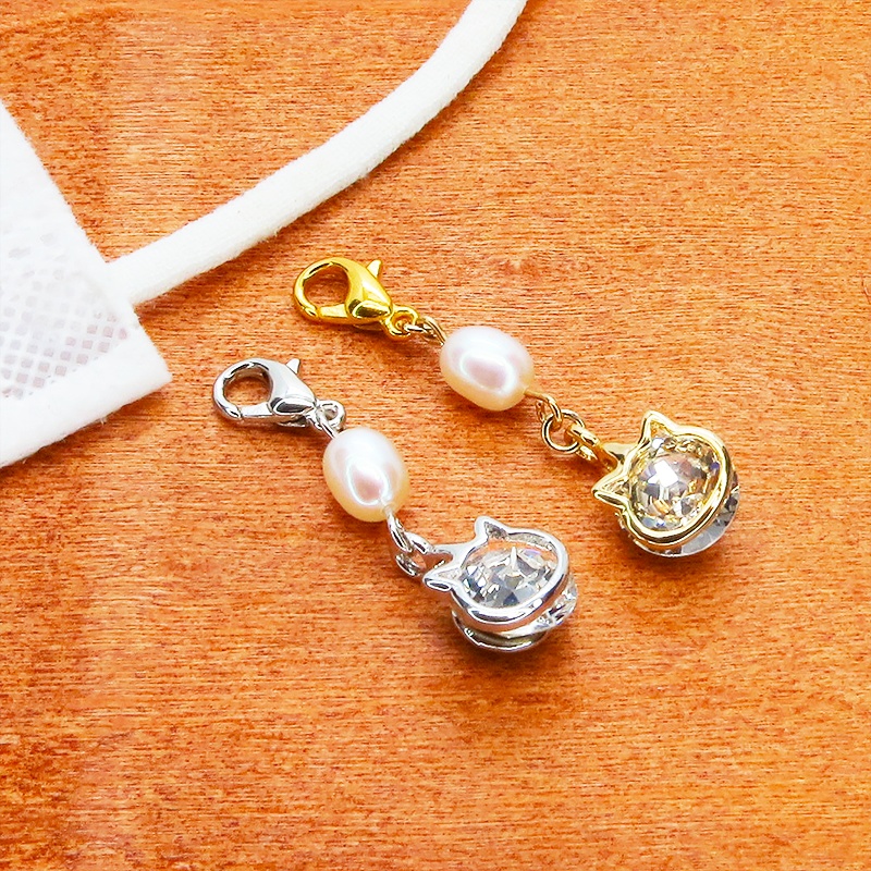 マスクチャーム ゴールド猫フレームのスワロフスキー(5色選択)と淡水パールの大人可愛いチャーム