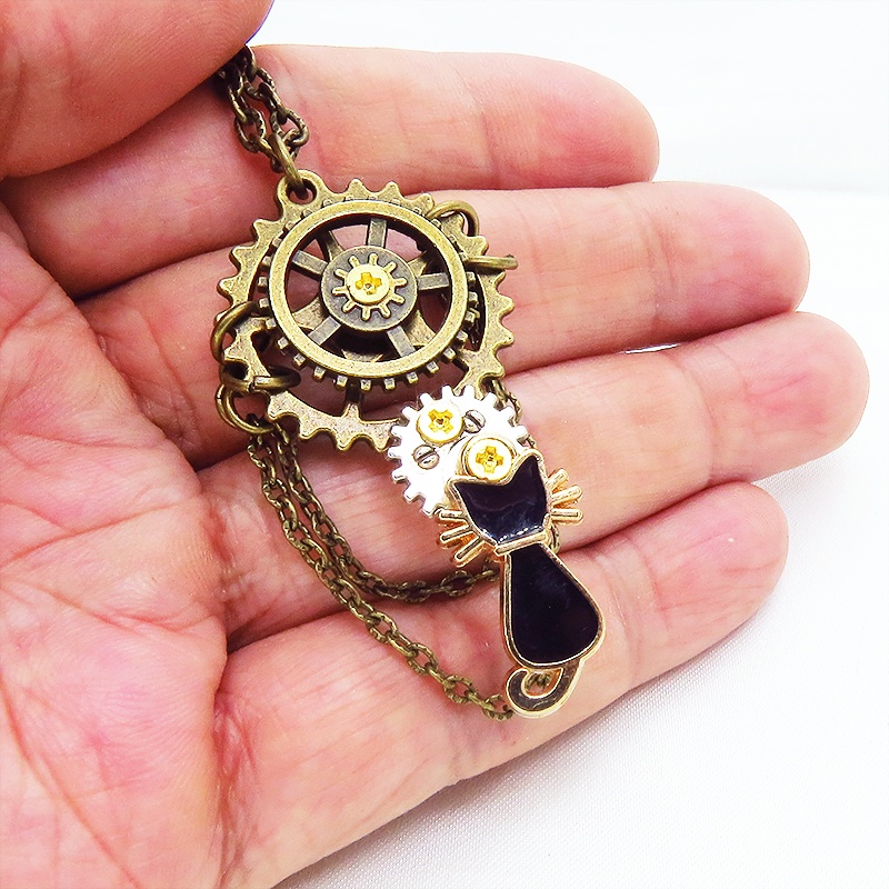 スチームパンク風 可動ギミックありの黒猫と歯車のネックレス 2連チェーン 模様付きチェーン レジン加工