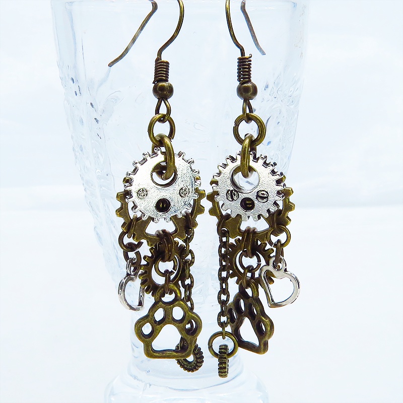 スチームパンク風 肉球と歯車を組み合わせた多層ピアス タッセル チェーン ハート アンティークカラー 猫 犬