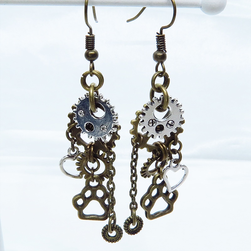 スチームパンク風 肉球と歯車を組み合わせた多層ピアス タッセル チェーン ハート アンティークカラー 猫 犬