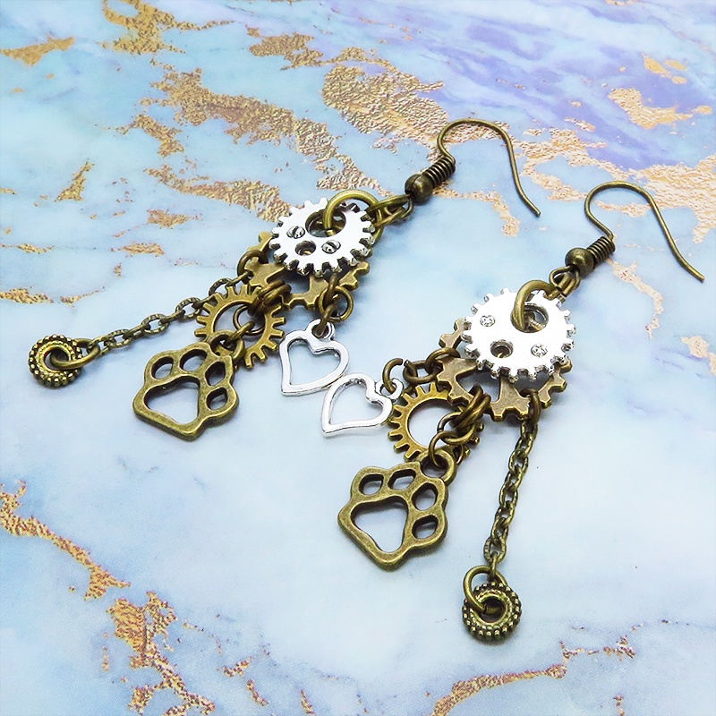 スチームパンク風 肉球と歯車を組み合わせた多層ピアス タッセル チェーン ハート アンティークカラー 猫 犬