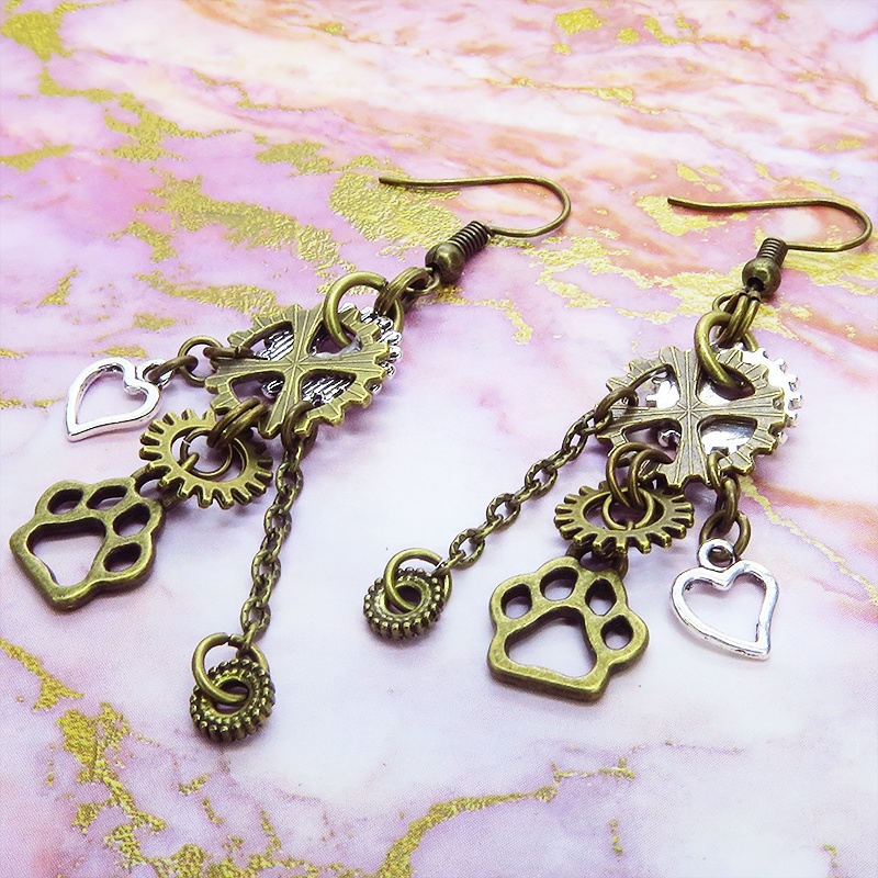 スチームパンク風 肉球と歯車を組み合わせた多層ピアス タッセル チェーン ハート アンティークカラー 猫 犬