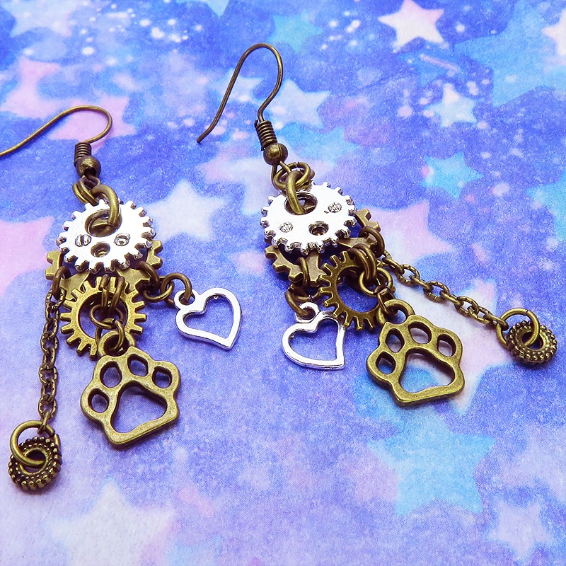 スチームパンク風 肉球と歯車を組み合わせた多層ピアス タッセル チェーン ハート アンティークカラー 猫 犬