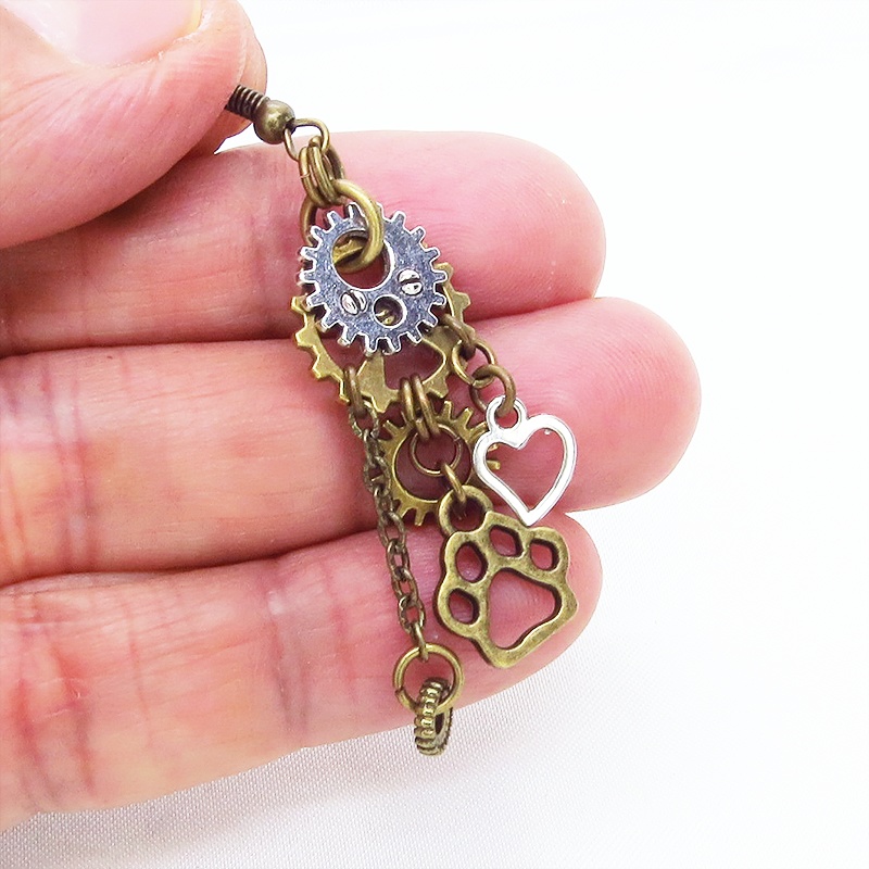 スチームパンク風 肉球と歯車を組み合わせた多層ピアス タッセル チェーン ハート アンティークカラー 猫 犬