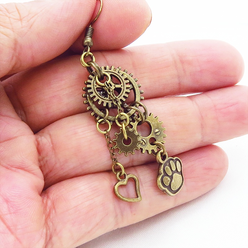 スチームパンク風アンティークカラーの肉球と歯車を組み合わせた多層チェーンピアス ハート 猫 犬