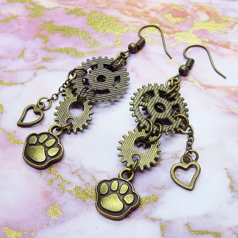 スチームパンク風アンティークカラーの肉球と歯車を組み合わせた多層チェーンピアス ハート 猫 犬