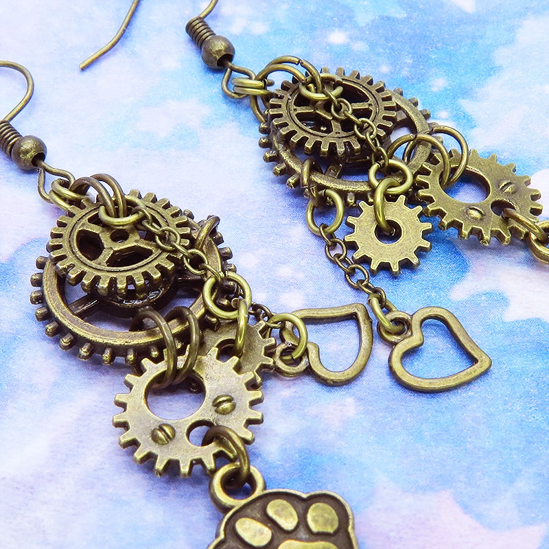 スチームパンク風アンティークカラーの肉球と歯車を組み合わせた多層チェーンピアス ハート 猫 犬