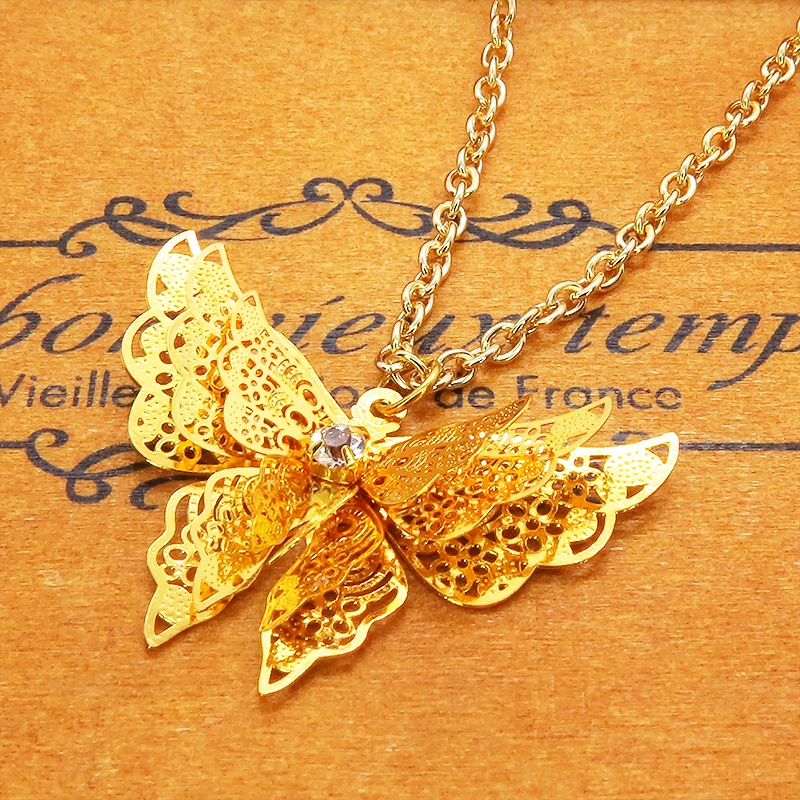 ゴールドカラー バタフライ ペンダント ネックレス 繊細なつくりで立体的に表現された蝶 立体 ラインストーン 長さ調整可
