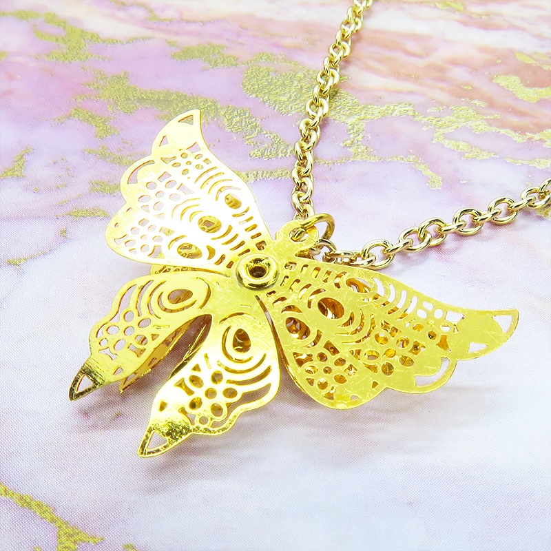 ゴールドカラー バタフライ ペンダント ネックレス 繊細なつくりで立体的に表現された蝶 立体 ラインストーン 長さ調整可