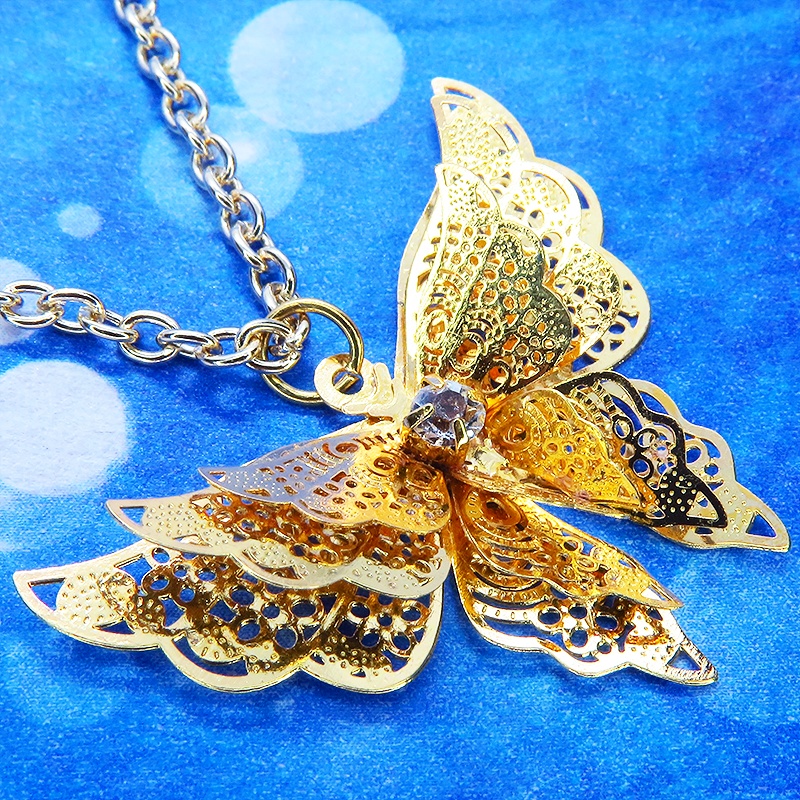 ゴールドカラー バタフライ ペンダント ネックレス 繊細なつくりで立体的に表現された蝶 立体 ラインストーン 長さ調整可