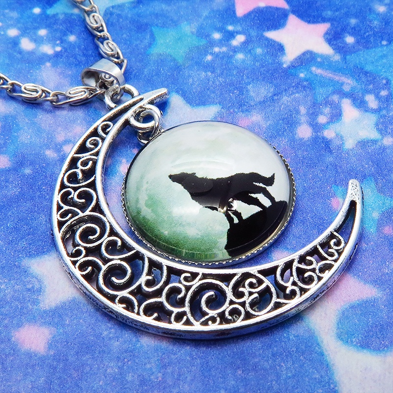 アンティークシルバー ウルフムーンネックレス 三日月と月に映える狼のシルエットの描かれたネックレス アジャスター付