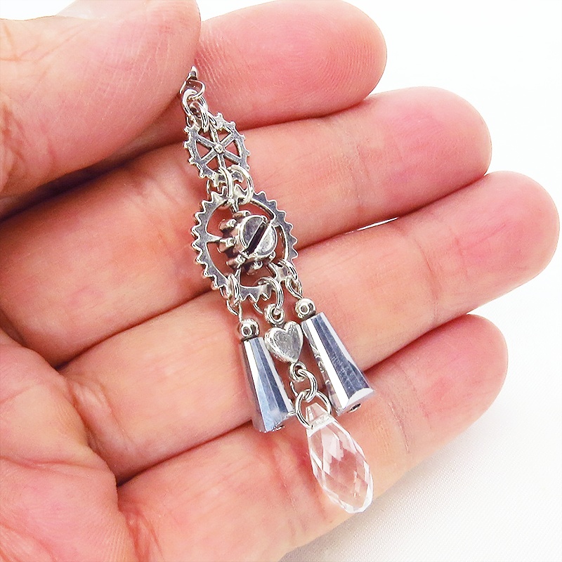 スチームパンク風シルバーカラーメタルタッセルピアス ガラス ラインストーン 歯車 ハート サージカル可