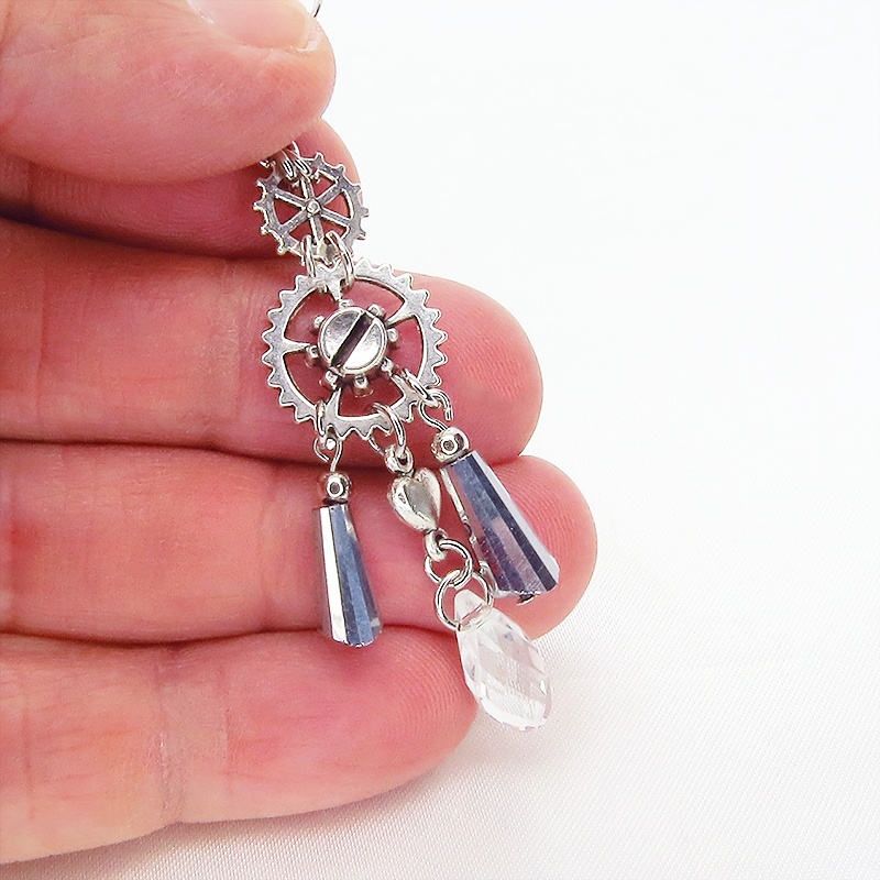 スチームパンク風シルバーカラーメタルタッセルピアス ガラス ラインストーン 歯車 ハート サージカル可