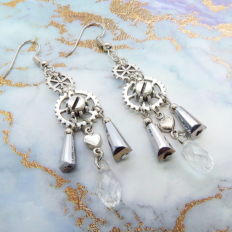 スチームパンク風シルバーカラーメタルタッセルピアス ガラス ラインストーン 歯車 ハート サージカル可