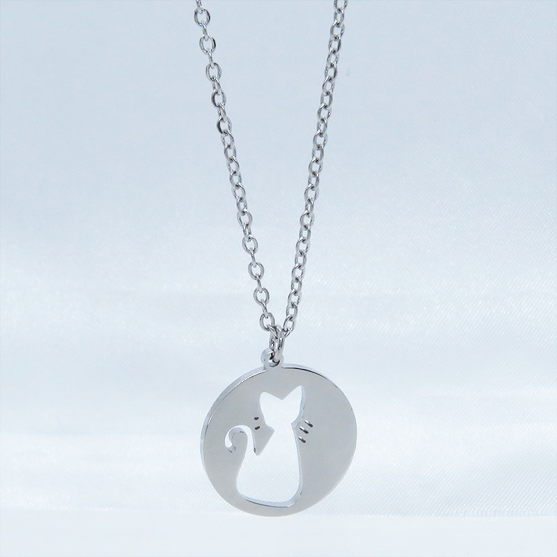 ステンレス製シルバーカラー ひげつき猫シルエットモチーフの大人可愛いネックレス