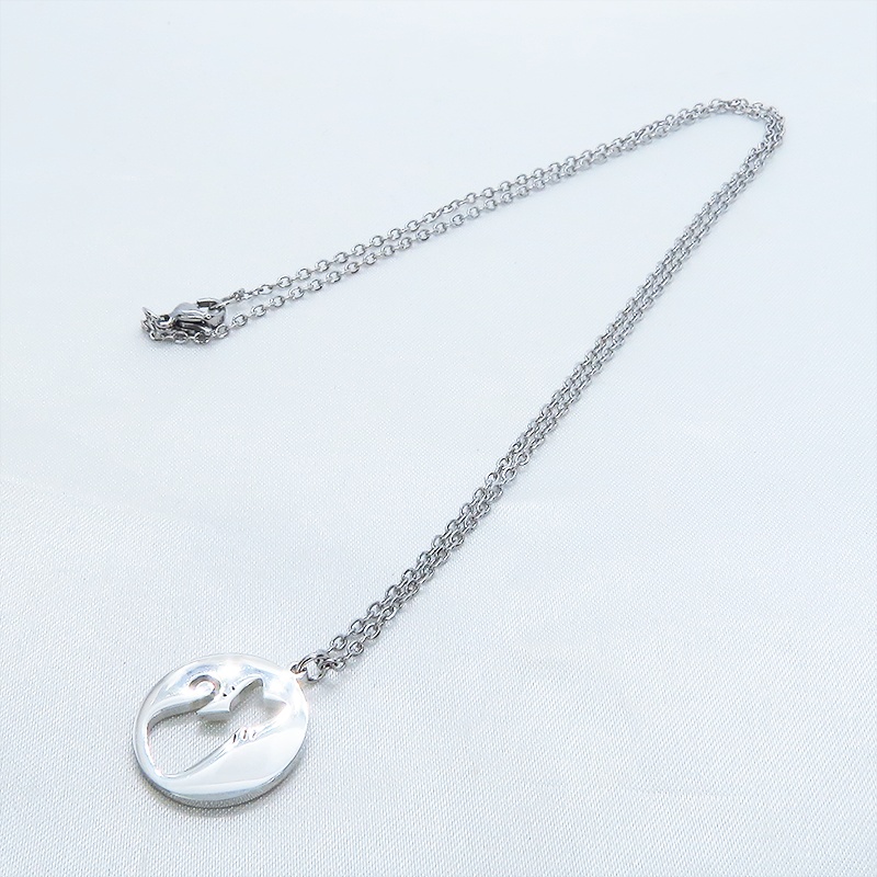 ステンレス製シルバーカラー ひげつき猫シルエットモチーフの大人可愛いネックレス