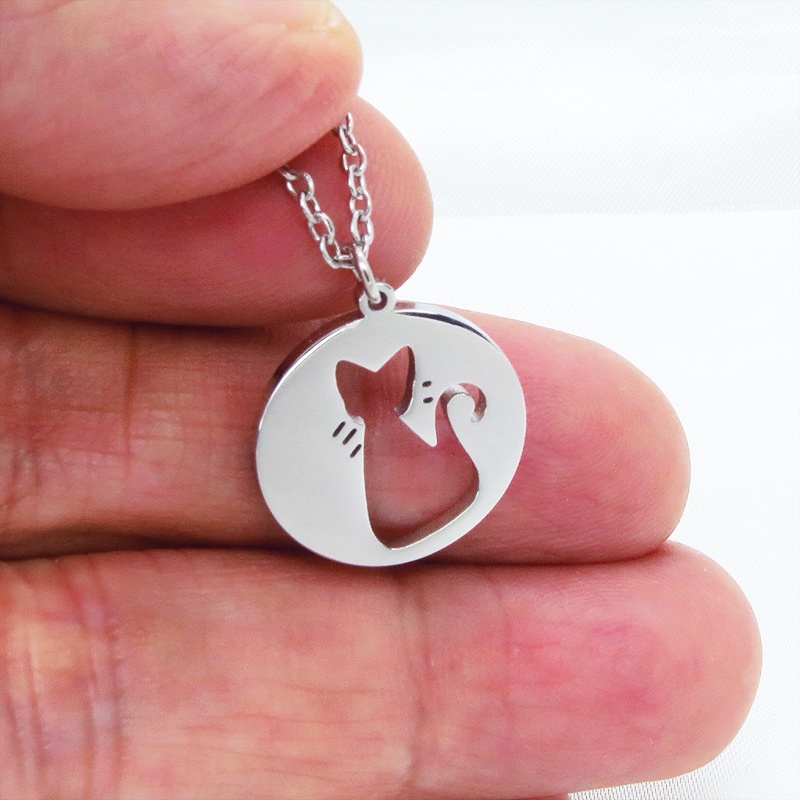 ステンレス製シルバーカラー ひげつき猫シルエットモチーフの大人可愛いネックレス
