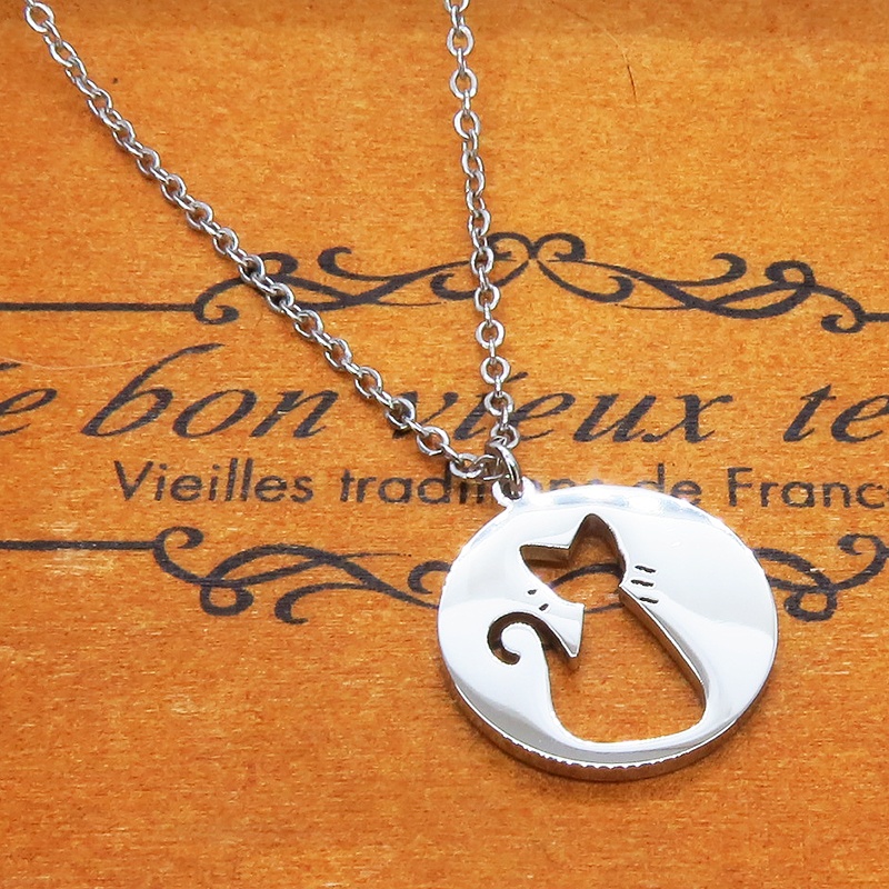 ステンレス製シルバーカラー ひげつき猫シルエットモチーフの大人可愛いネックレス