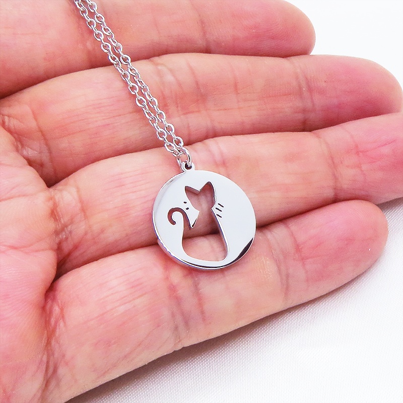 ステンレス製シルバーカラー ひげつき猫シルエットモチーフの大人可愛いネックレス
