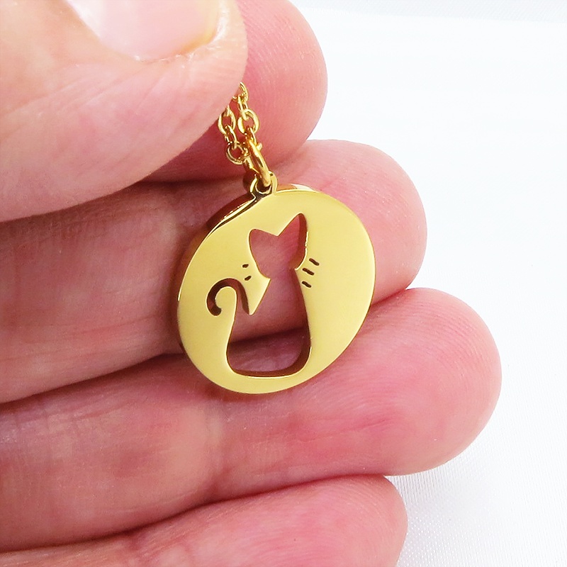 ステンレス製ゴールドカラー ひげつき猫シルエットモチーフの大人可愛いネックレス