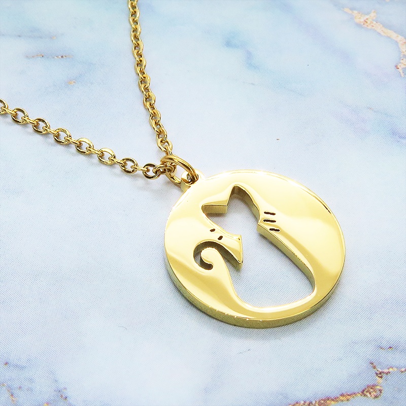 ステンレス製ゴールドカラー ひげつき猫シルエットモチーフの大人可愛いネックレス