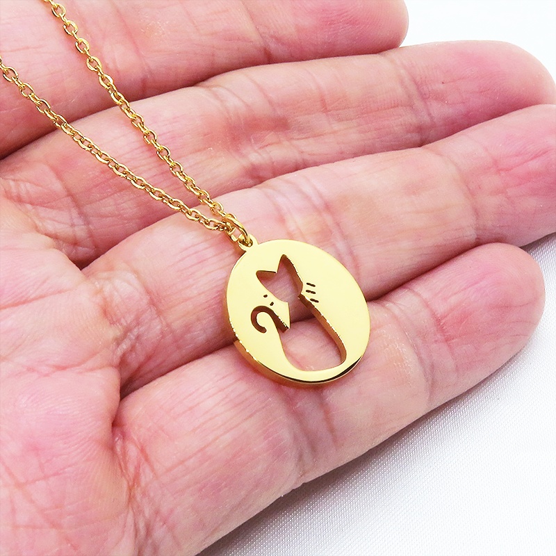 ステンレス製ゴールドカラー ひげつき猫シルエットモチーフの大人可愛いネックレス