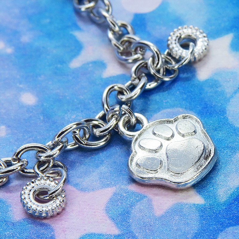 シンプルで可愛いシルバーカラーの肉球モチーフブレスレット 猫好き 犬好き