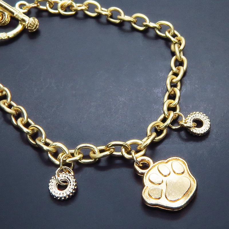 シンプルで可愛いゴールドカラーの肉球モチーフブレスレット 猫好き 犬好き