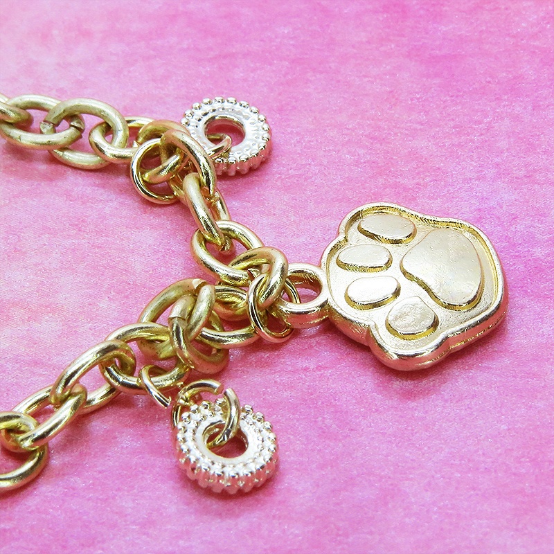 シンプルで可愛いゴールドカラーの肉球モチーフブレスレット 猫好き 犬好き