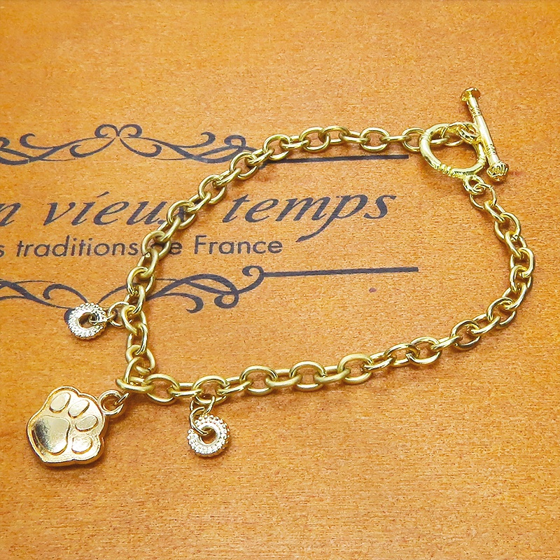 シンプルで可愛いゴールドカラーの肉球モチーフブレスレット 猫好き 犬好き