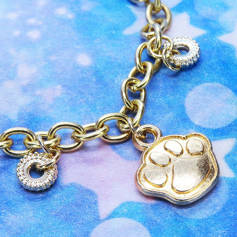 シンプルで可愛いゴールドカラーの肉球モチーフブレスレット 猫好き 犬好き