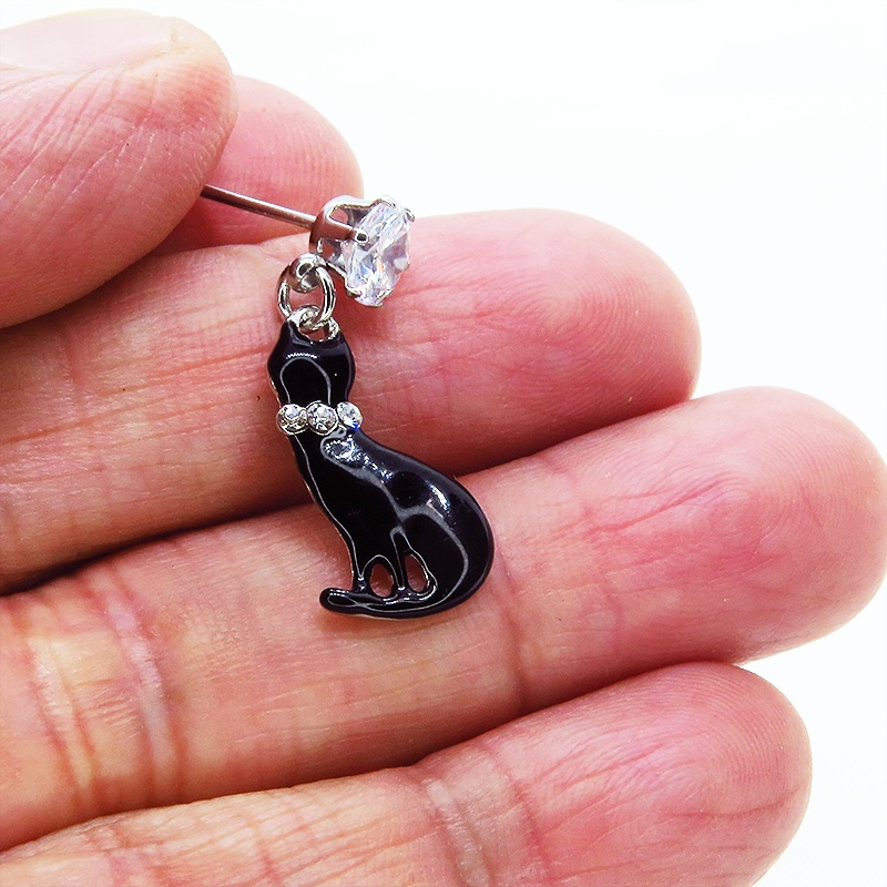 リボンのついたキラキラ輝く可愛い黒猫とキュービックジルコニアのコンパクトなスタッドピアス ステンレス アレルギー対応