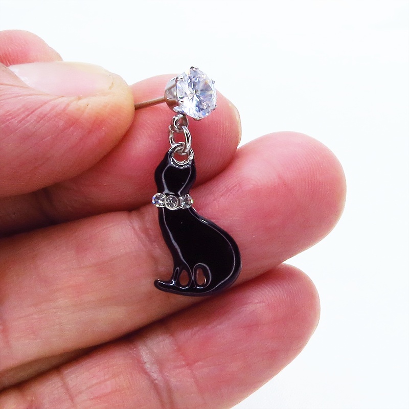 リボンのついたキラキラ輝く可愛い黒猫とキュービックジルコニアのコンパクトなスタッドピアス ステンレス アレルギー対応