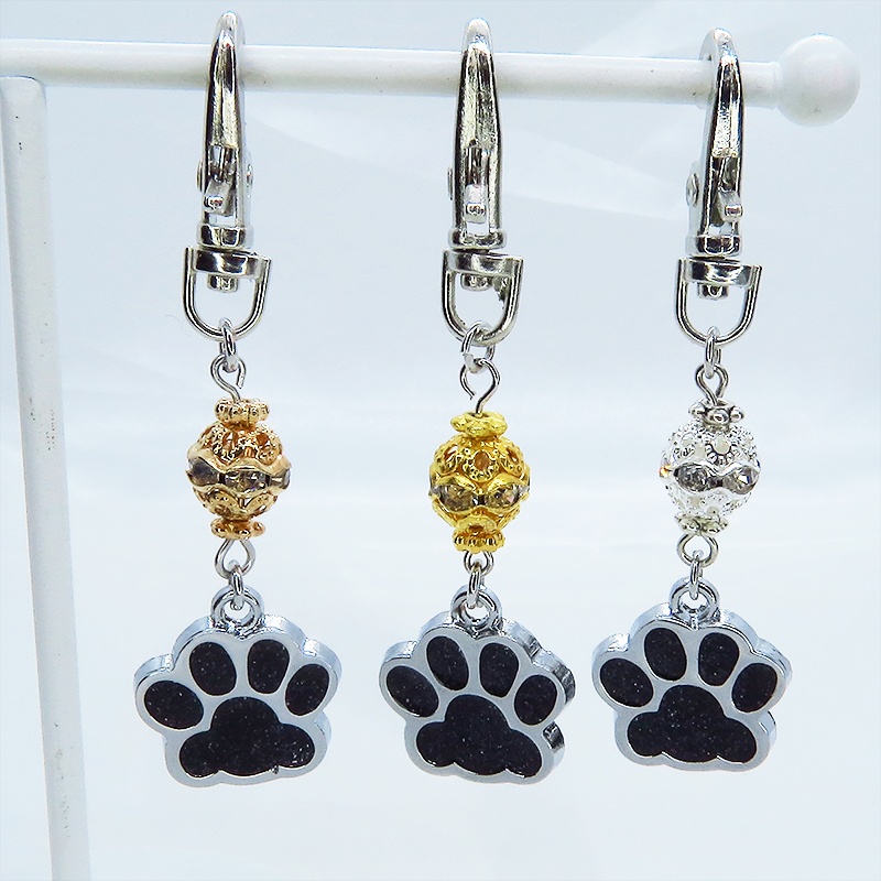 肉球とメタルビーズ(3種)を組み合わせた可愛いチャームのキーホルダー バッグチャーム マスクチャーム 猫 犬