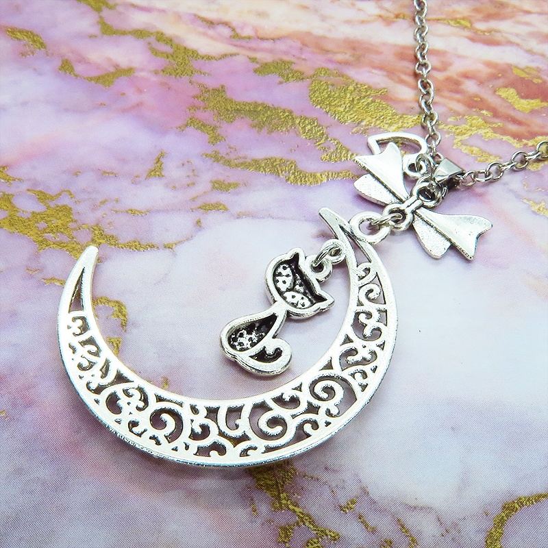 アンティークシルバーの猫と透かし三日月の大人可愛いネックレス ムーンネックレス リボン ハート 銀古美