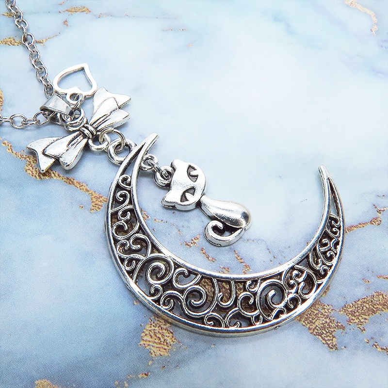 アンティークシルバーの猫と透かし三日月の大人可愛いネックレス ムーンネックレス リボン ハート 銀古美