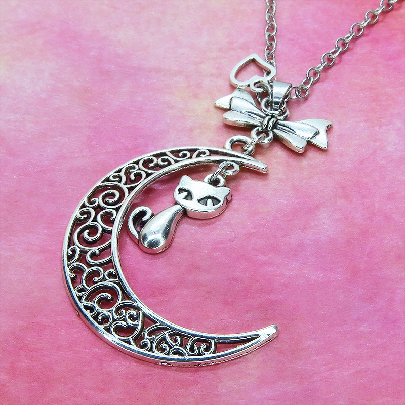 アンティークシルバーの猫と透かし三日月の大人可愛いネックレス ムーンネックレス リボン ハート 銀古美