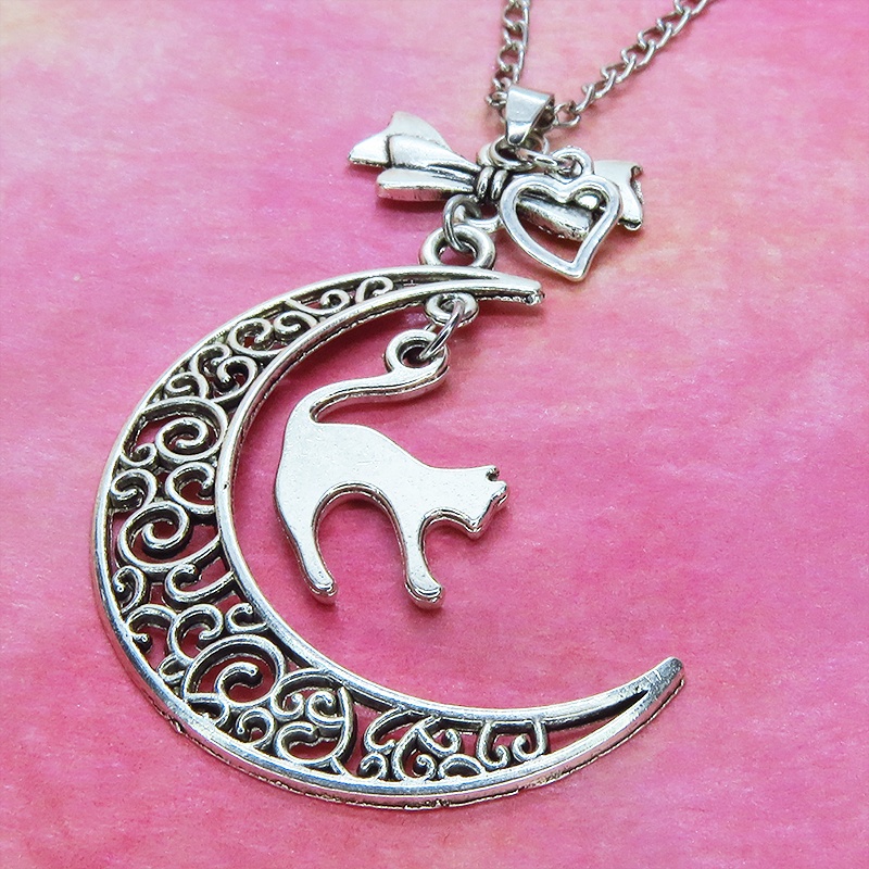 アンティークシルバーの跳ね猫と透かし三日月の大人可愛いネックレス ムーンネックレス リボン ハート 銀古美