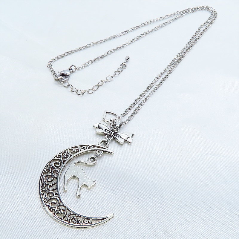 アンティークシルバーの跳ね猫と透かし三日月の大人可愛いネックレス ムーンネックレス リボン ハート 銀古美
