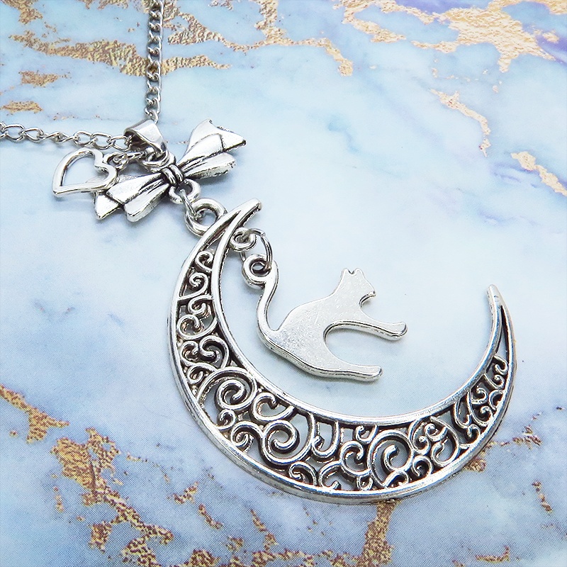 アンティークシルバーの跳ね猫と透かし三日月の大人可愛いネックレス ムーンネックレス リボン ハート 銀古美