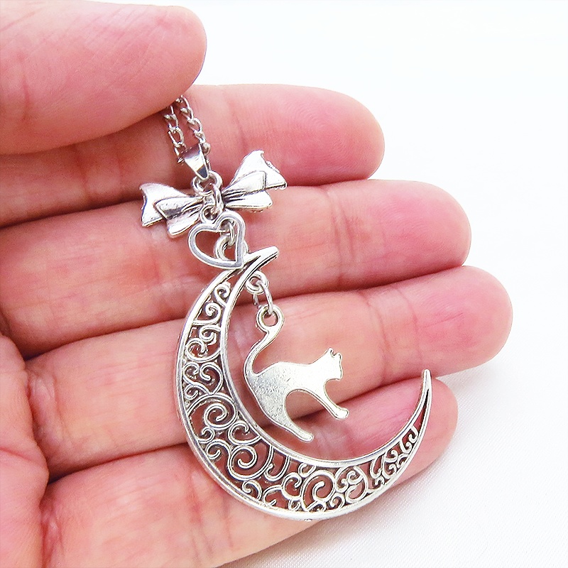 アンティークシルバーの跳ね猫と透かし三日月の大人可愛いネックレス ムーンネックレス リボン ハート 銀古美