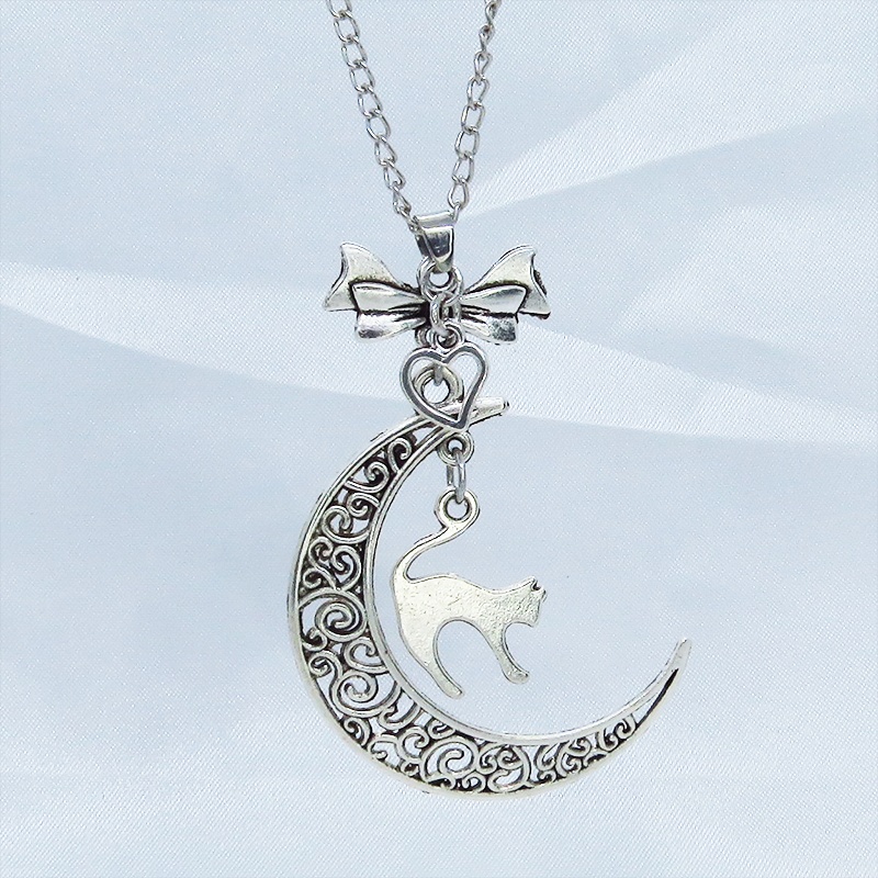 アンティークシルバーの跳ね猫と透かし三日月の大人可愛いネックレス ムーンネックレス リボン ハート 銀古美
