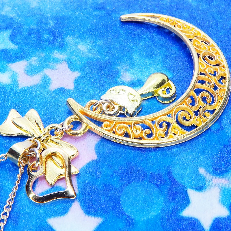 ゴールドカラーの猫と透かし三日月の大人可愛いネックレス ムーンネックレス リボン ハート