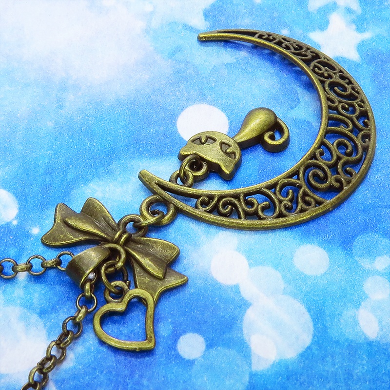 アンティークカラーの猫と透かし三日月の大人可愛いネックレス ムーンネックレス リボン ハート 金古美色