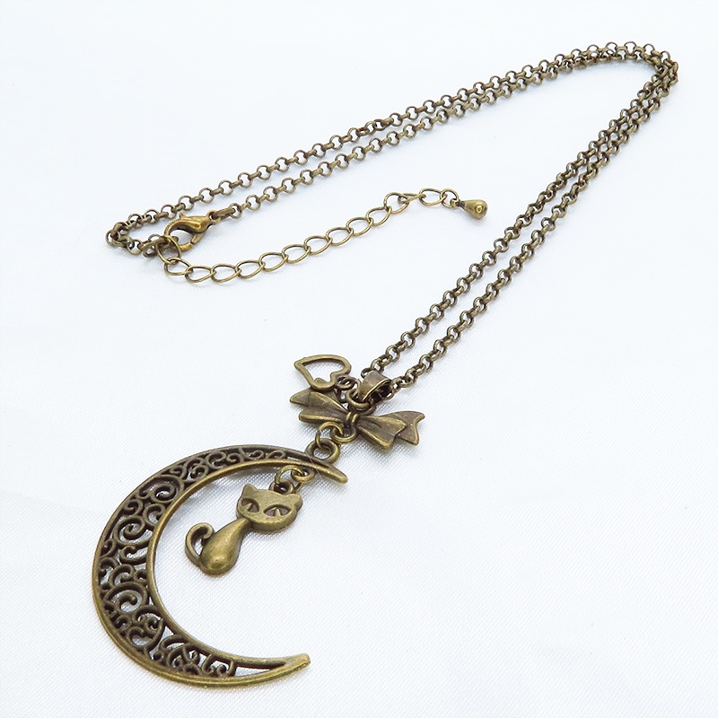 アンティークカラーの猫と透かし三日月の大人可愛いネックレス ムーンネックレス リボン ハート 金古美色