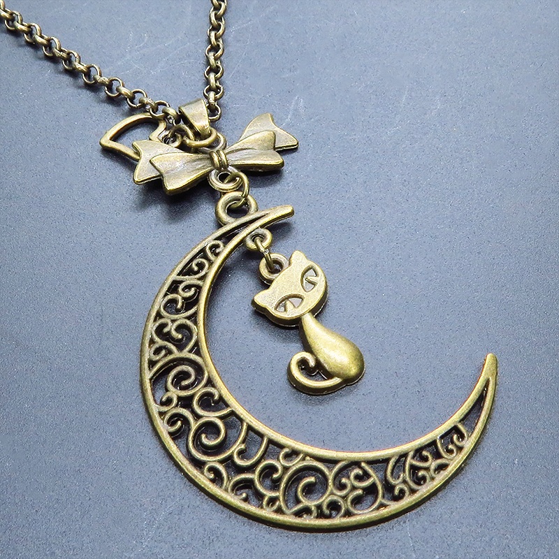 アンティークカラーの猫と透かし三日月の大人可愛いネックレス ムーンネックレス リボン ハート 金古美色
